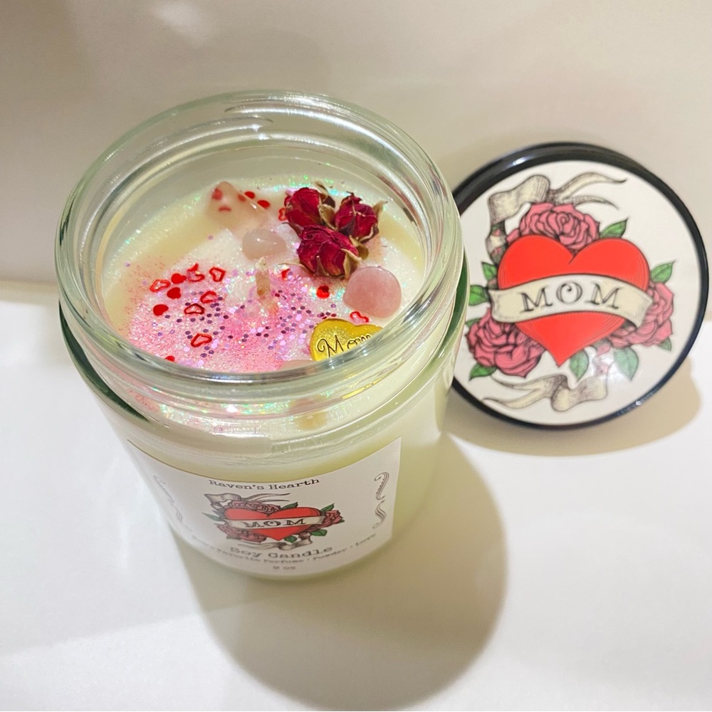 MOM Candle for Mother’s Day | Smells like Mom’s Perfume | Vegan - Picture 2 of 6